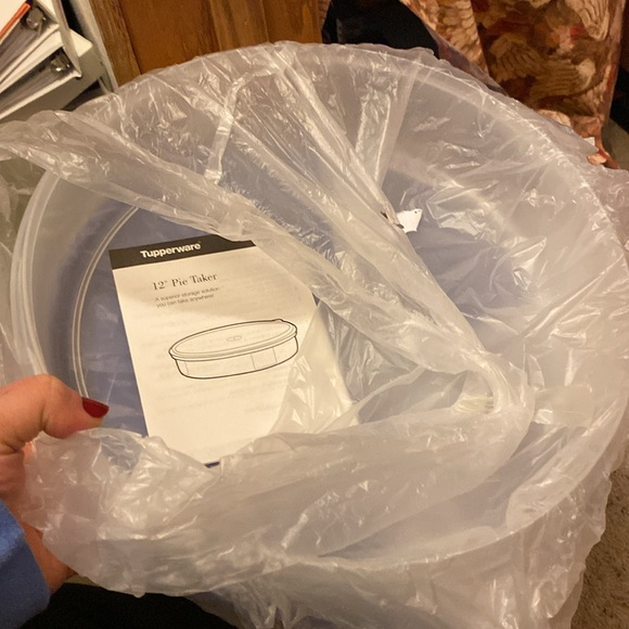New in package, Tupperware, 12“ pie taker - Picture 2 of 3